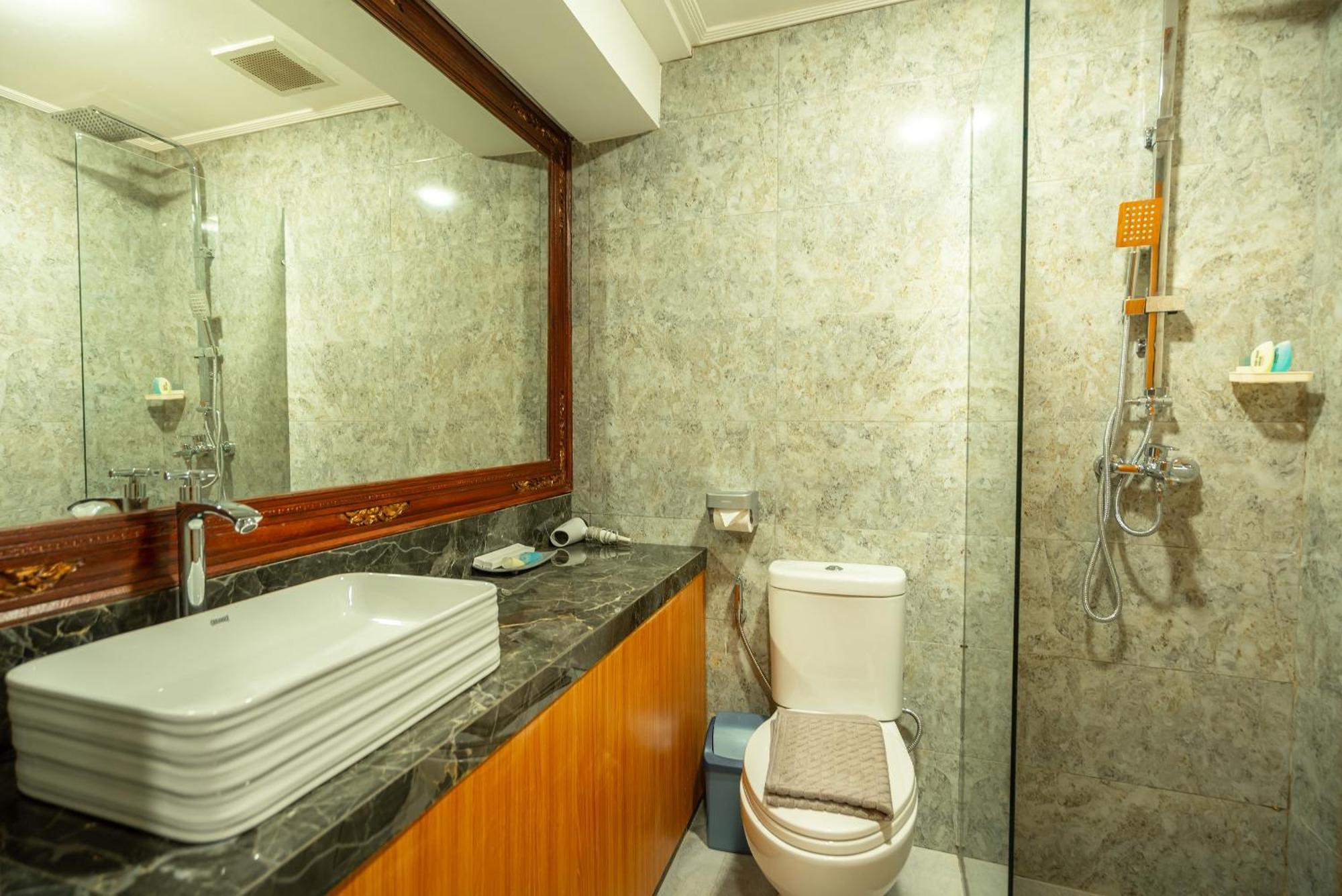 The Central Lovina Hotel & Restaurant Bagian luar foto