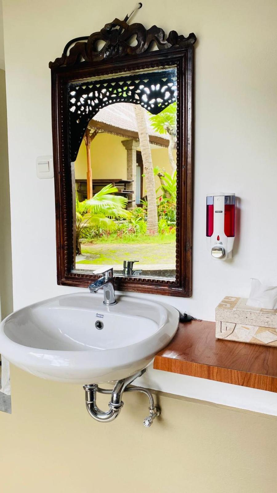 The Central Lovina Hotel & Restaurant Bagian luar foto